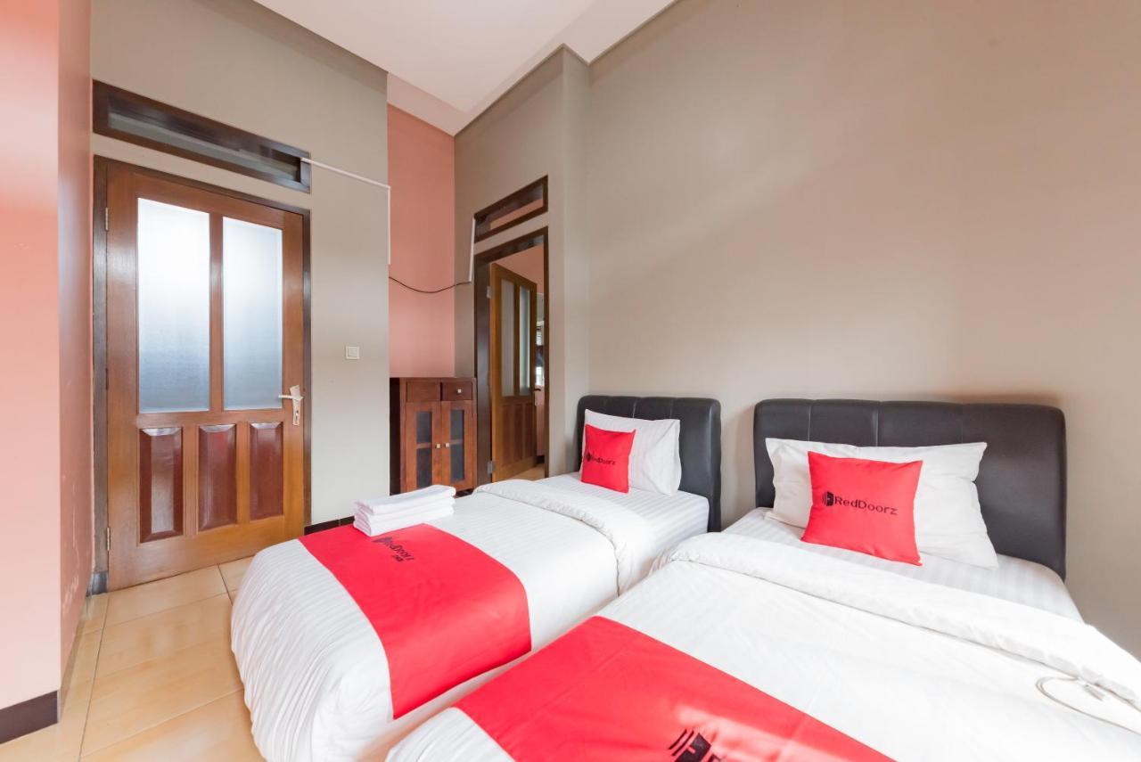 Reddoorz Syariah Near Politeknik Negeri Bandung Campus Hotel Cimahi Buitenkant foto