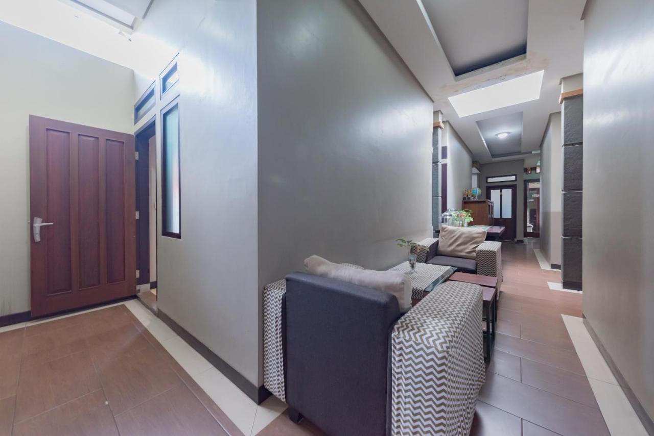 Reddoorz Syariah Near Politeknik Negeri Bandung Campus Hotel Cimahi Buitenkant foto