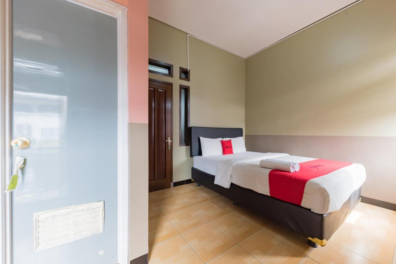 Reddoorz Syariah Near Politeknik Negeri Bandung Campus Hotel Cimahi Buitenkant foto