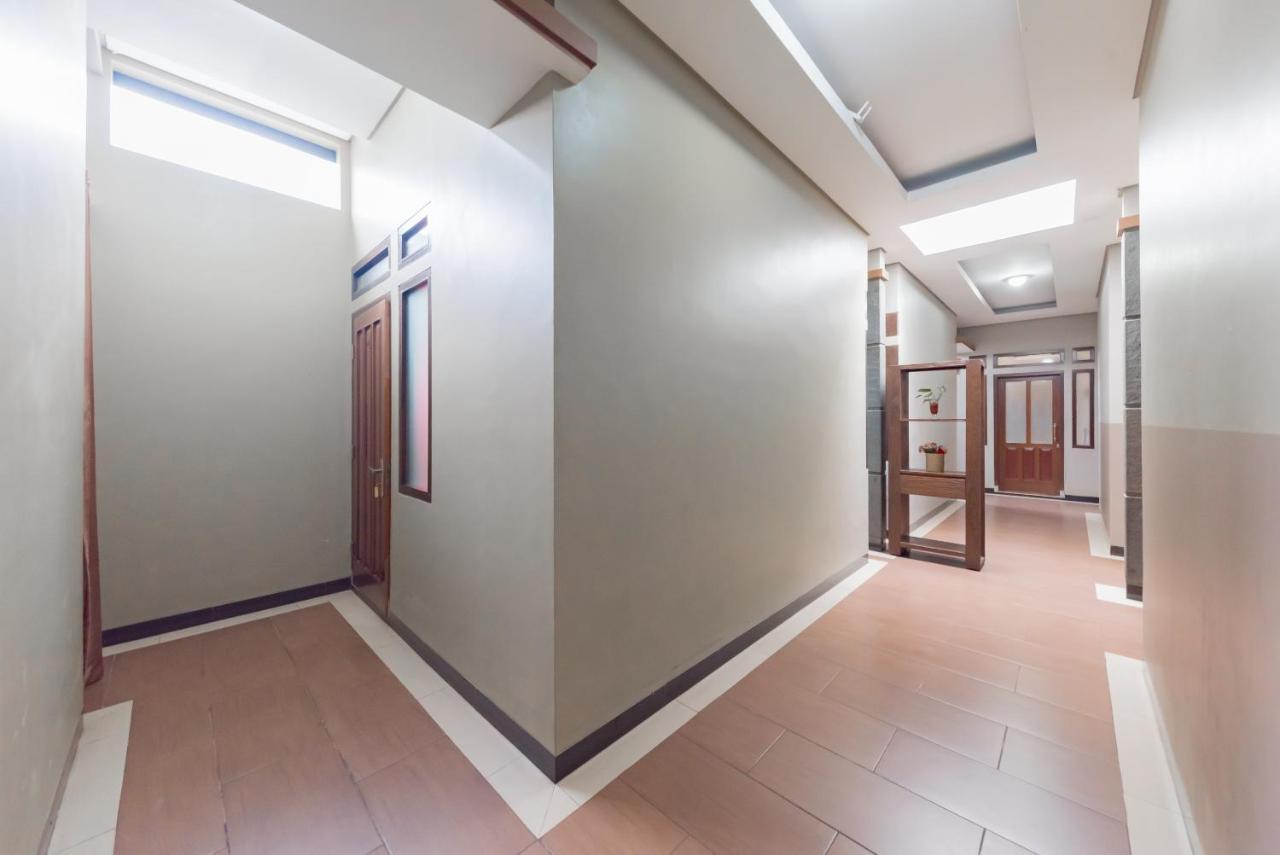 Reddoorz Syariah Near Politeknik Negeri Bandung Campus Hotel Cimahi Buitenkant foto